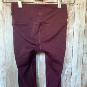 Lululemon maroon cropped workout leggings
